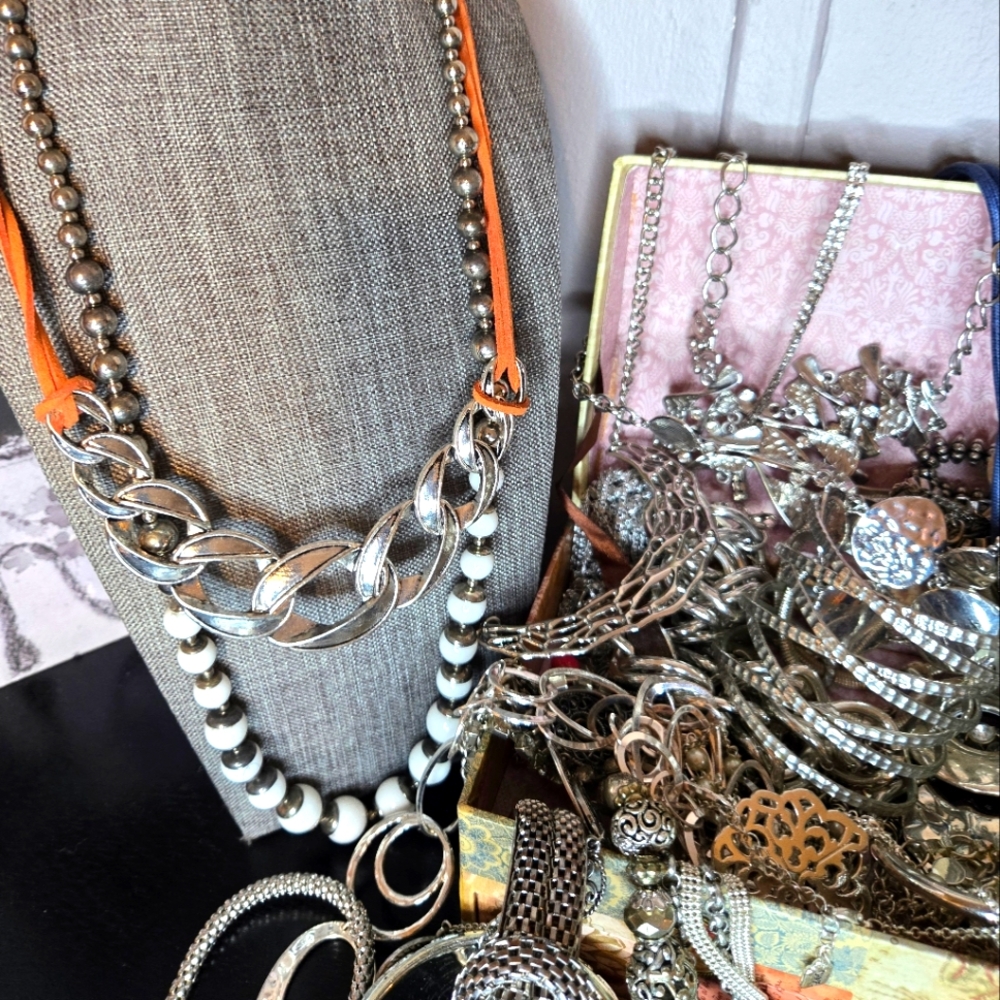Silvertone Jewerly Lot Huge 39 Pc Vintage And Modern Wearable - Picture 3 of 12